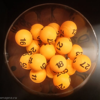 Желто-оранжевые шарики для лототрона с черными номерами, шары d4, диаметр 4 см
